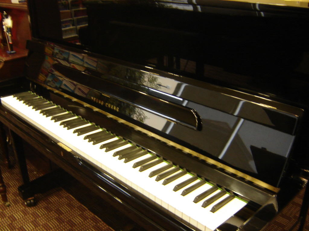 Young Chang Upright Piano, Made in 1992 only 2190 MERRIAMpianos