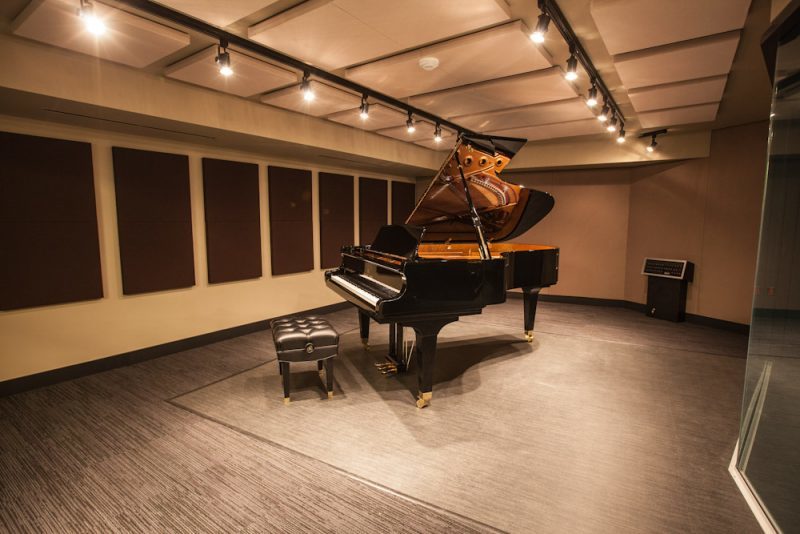 Piano Lessons at Merriam Music: Canada's most advanced piano school.