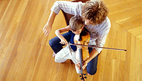 child learning violin