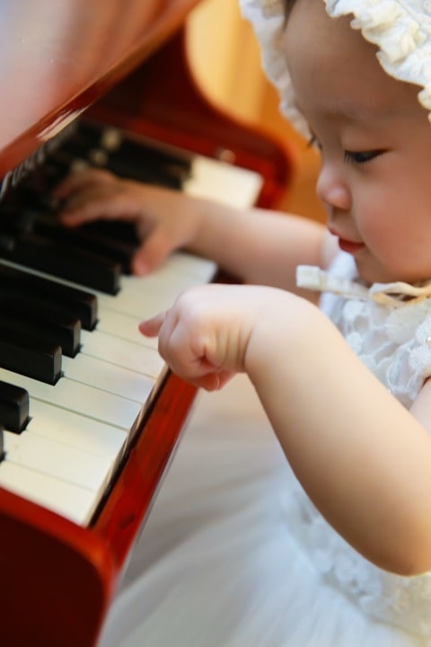 little girl piano