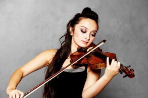 lady playing the violin