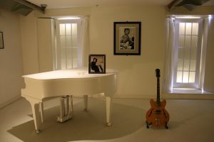 the piano and guitar in a room