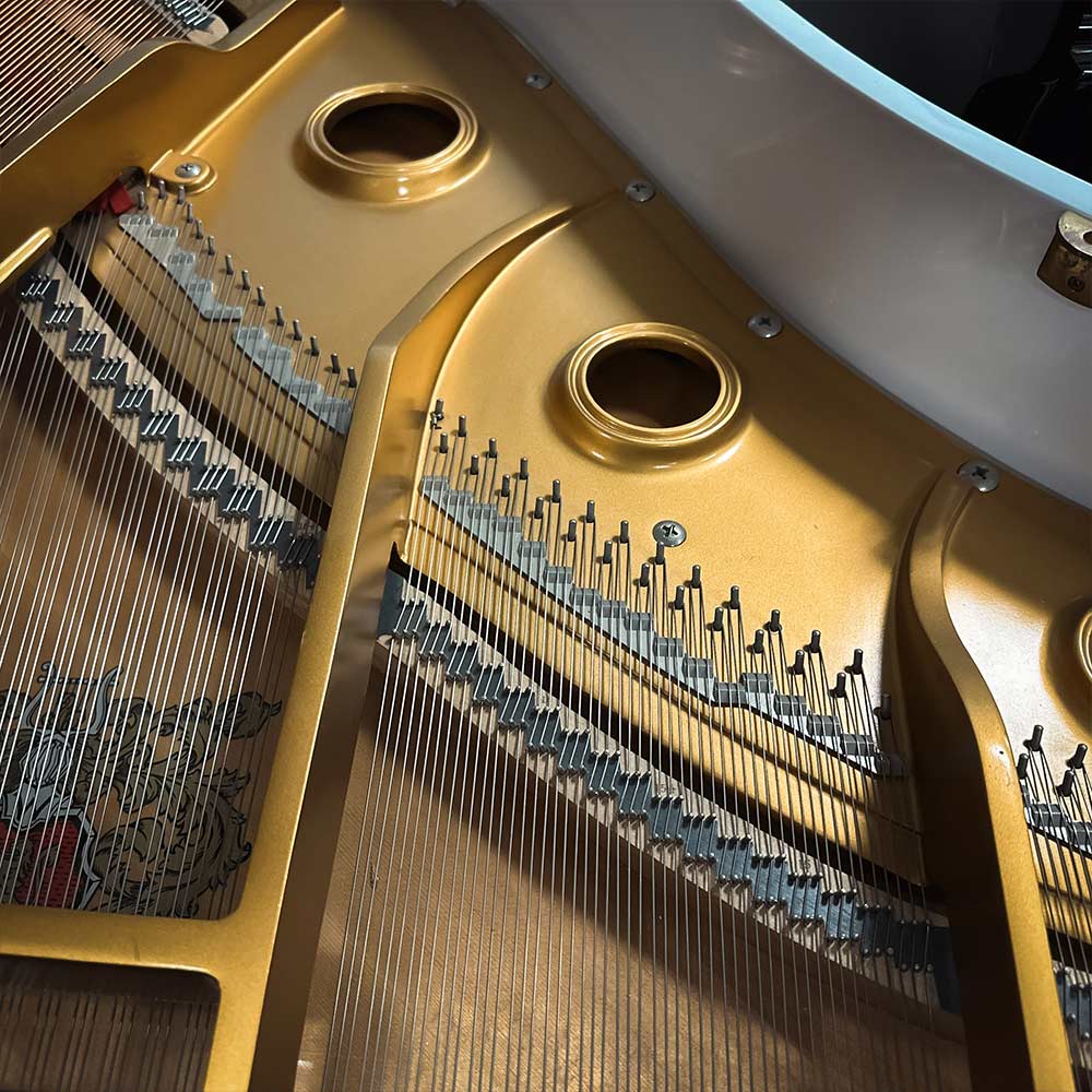 Used Wurlitzer G4252 Grand Piano in Polished White Strings