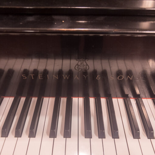 Used Steinway L Grand Piano in Satin Ebony logo