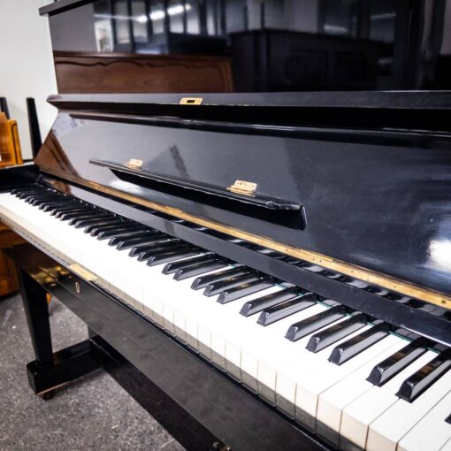 Used Yamaha U1 Upright Piano in Polished Ebony 3