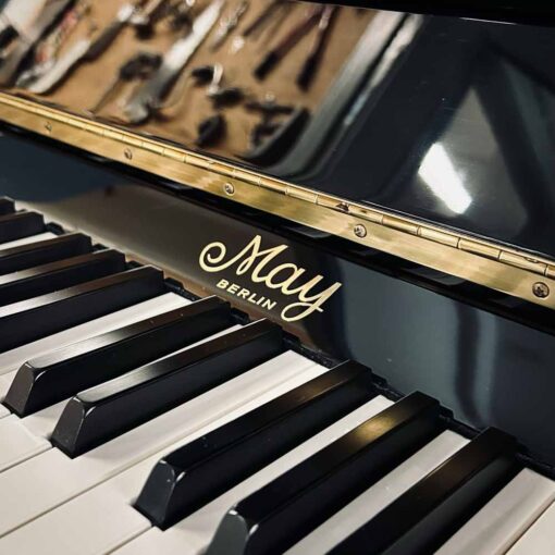 May Berlin M121T Upright Piano Logo