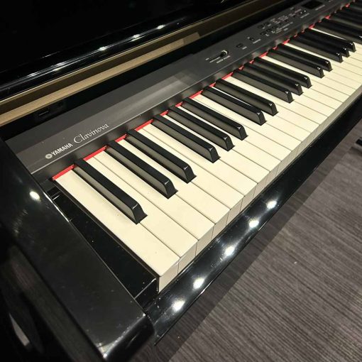 Yamaha CLP370 Clavinova Keys Left Angle